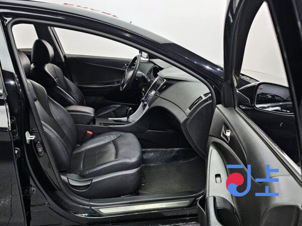 Hyundai Sonata black - KMHEC41MBBA325657 - Image 20