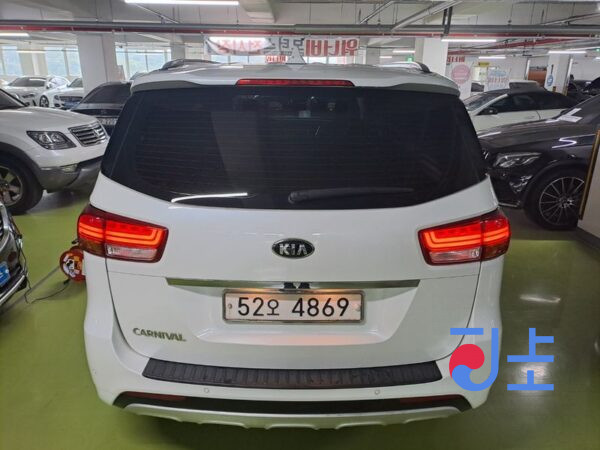 Kia Carnival white - KNAMC81ABGS240205 - Image 4