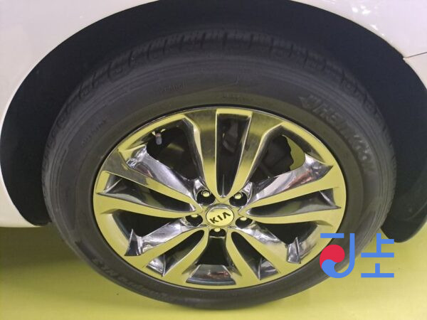 Kia Carnival white - KNAMC81ABGS240205 - Image 5