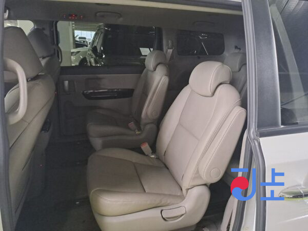 Kia Carnival white - KNAMC81ABGS240205 - Image 10