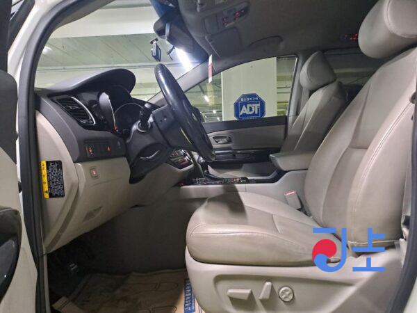 Kia Carnival white - KNAMC81ABGS240205 - Image 12