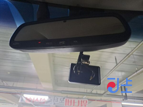 Kia Carnival white - KNAMC81ABGS240205 - Image 18