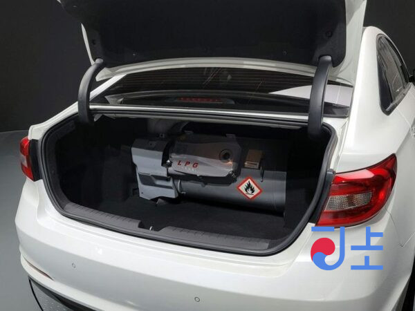 Hyundai Sonata white - KMHE341DBFA130869 - Image 20