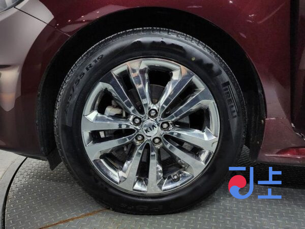 Kia Carnival red - KNAME81ABHS295307 - Image 5