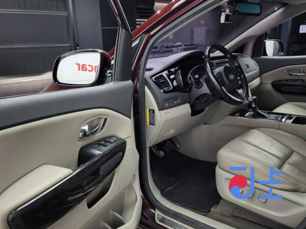Kia Carnival red - KNAME81ABHS295307 - Image 10