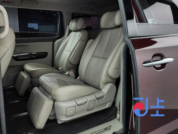 Kia Carnival red - KNAME81ABHS295307 - Image 11