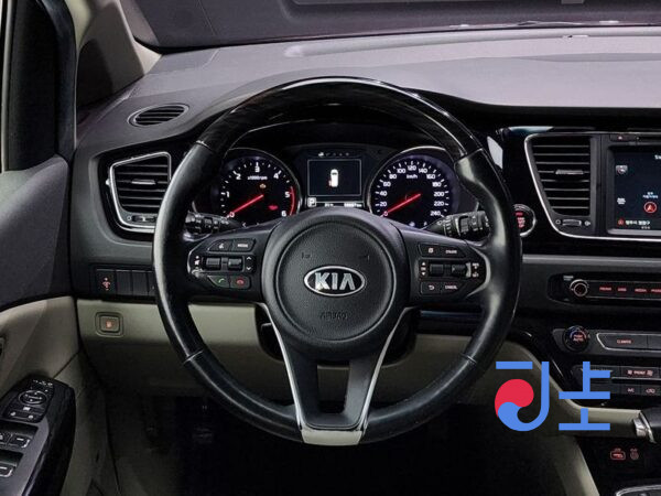 Kia Carnival red - KNAME81ABHS295307 - Image 16