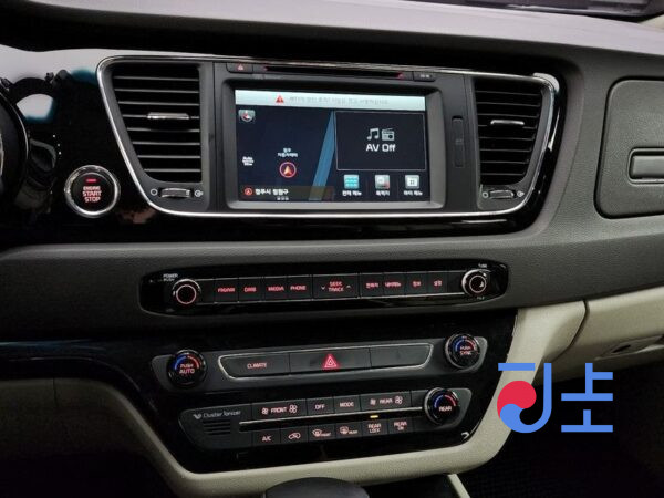 Kia Carnival red - KNAME81ABHS295307 - Image 17