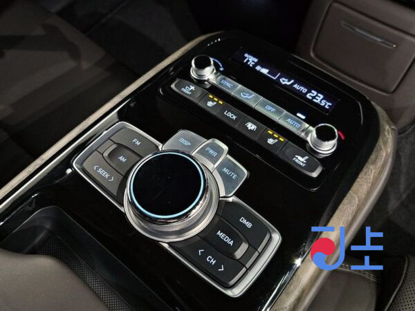 Genesis G90 grey - KMHG241ADLU077926 - Image 19