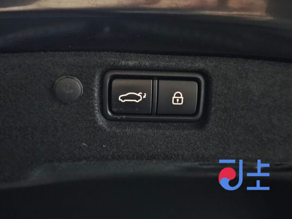 Kia K7 black - KNALC411BJA128634 - Image 20