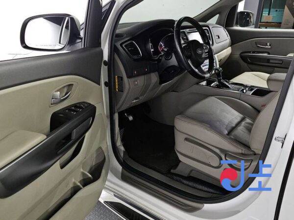 Kia Carnival white - KNAMB81ABGS096055 - Image 11