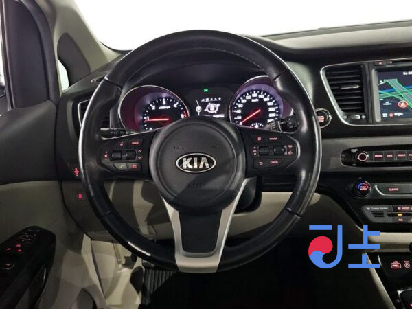 Kia Carnival white - KNAMB81ABGS096055 - Image 15