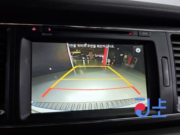 Kia Carnival white - KNAMB81ABGS096055 - Image 18