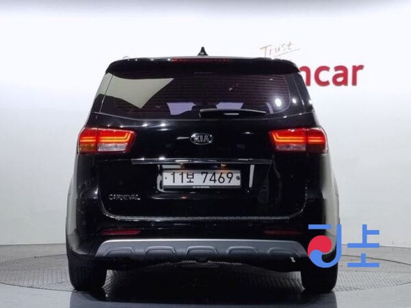 Kia Carnival black - KNAMB81ABGS121435 - Image 4