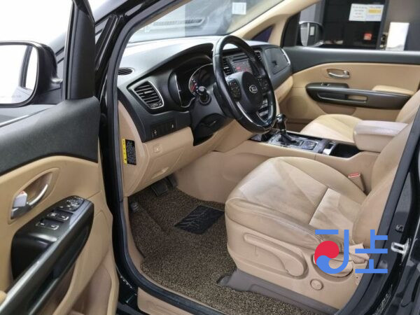 Kia Carnival black - KNAMB81ABGS121435 - Image 11