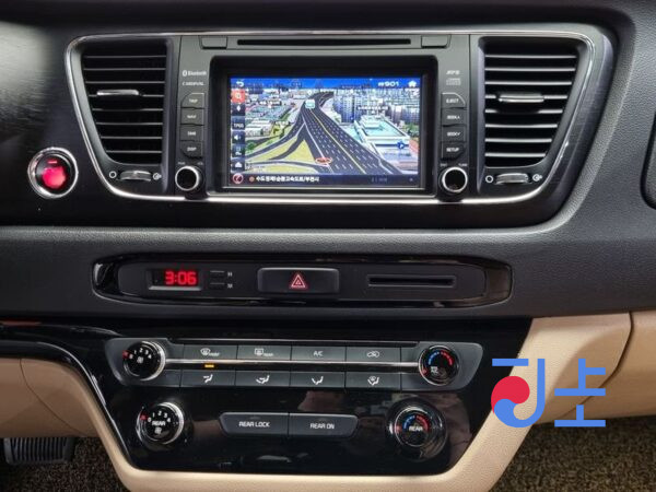Kia Carnival black - KNAMB81ABGS121435 - Image 14
