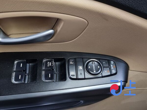 Kia Carnival black - KNAMB81ABGS121435 - Image 18