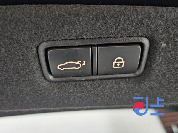 Genesis G90 black - KMHG341DDLU080954 - Image 20