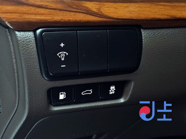 Kia K7 white - KNALB415BGA033507 - Image 17