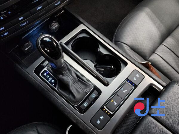 Hyundai Genesis black - KMHGL41DBGU119054 - Image 9