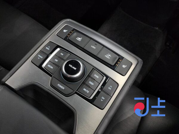 Hyundai Genesis black - KMHGL41DBGU119054 - Image 18