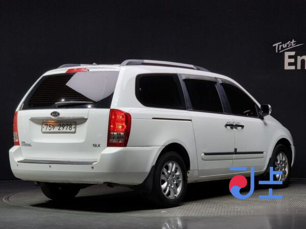 Kia Carnival white - KNHMD376BBS425843 - Image 2