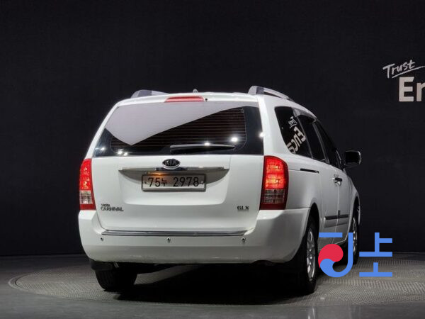 Kia Carnival white - KNHMD376BBS425843 - Image 4