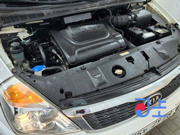 Kia Carnival white - KNHMD376BBS425843 - Image 6