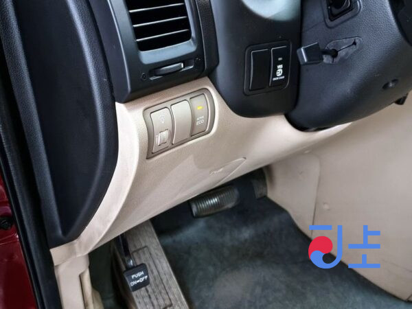 Kia Carnival red - KNAMN816BBS446997 - Image 12