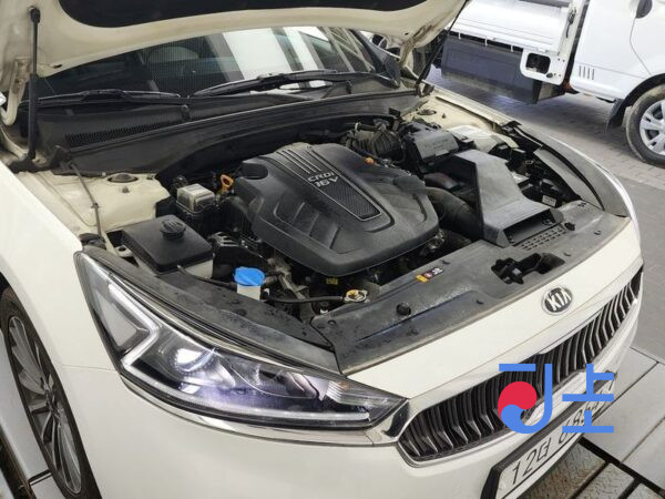 Kia K7 white - KNALB41ABGA026501 - Image 7