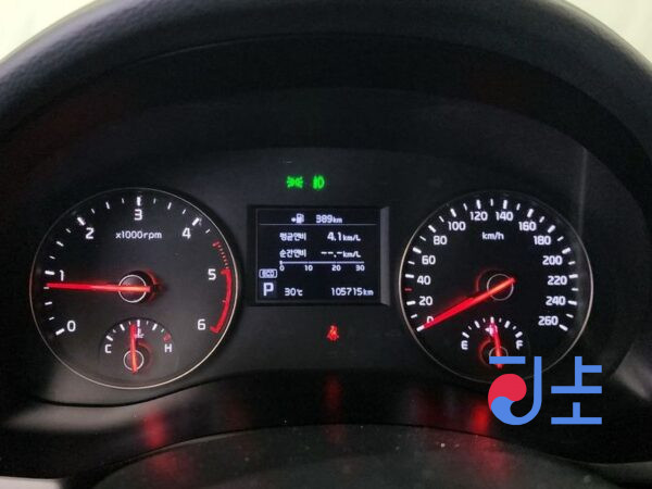 Kia K7 white - KNALB41ABGA026501 - Image 9
