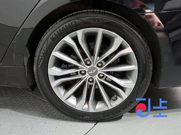 Hyundai Genesis black - KMHGM41DDEU009056 - Image 5