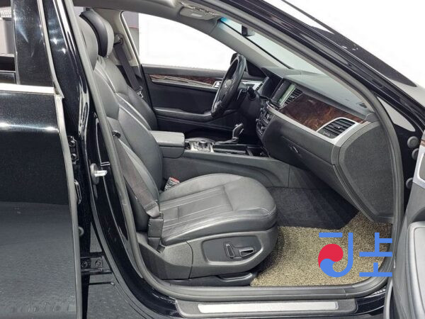 Hyundai Genesis black - KMHGM41DDEU009056 - Image 11