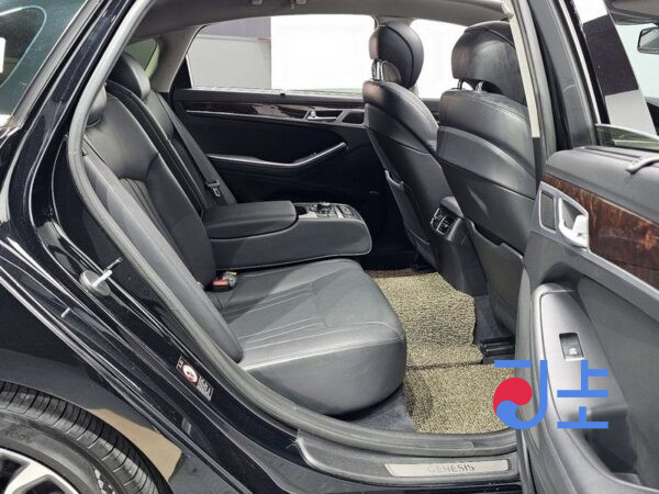 Hyundai Genesis black - KMHGM41DDEU009056 - Image 12