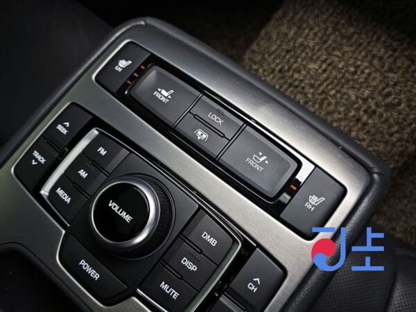 Hyundai Genesis black - KMHGM41DDEU009056 - Image 19