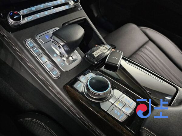 Genesis G90 black - KMHG241DDMU094051 - Image 9