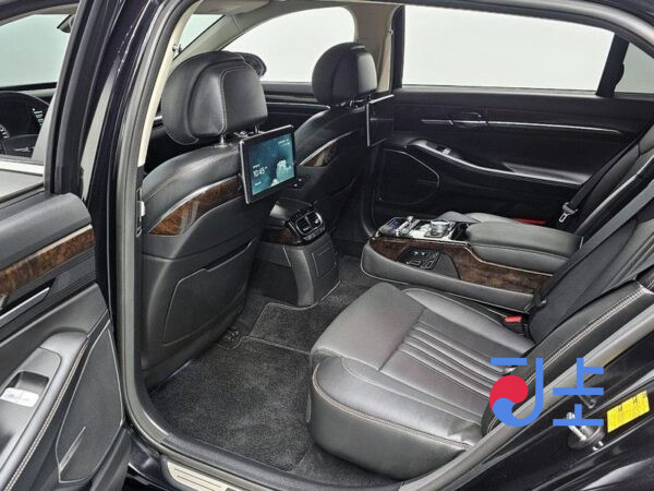 Genesis G90 black - KMHG241DDMU094051 - Image 12