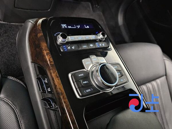 Genesis G90 black - KMHG241DDMU094051 - Image 17