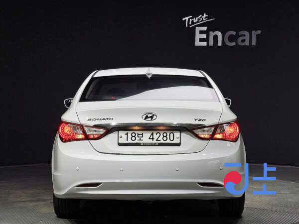 Hyundai Sonata white - KMHEC41MBBA340420 - Image 4