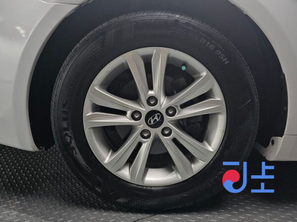 Hyundai Sonata white - KMHEC41MBBA340420 - Image 5