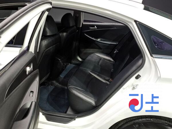 Hyundai Sonata white - KMHEC41MBBA340420 - Image 11
