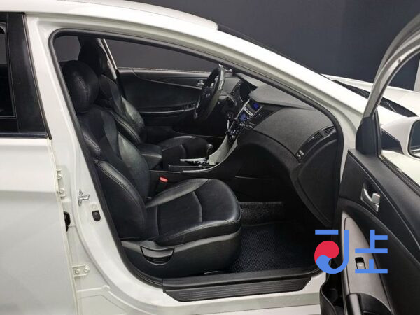 Hyundai Sonata white - KMHEC41MBBA340420 - Image 12