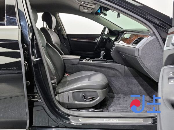 Hyundai Genesis black - KMHGM41DBGU125517 - Image 10