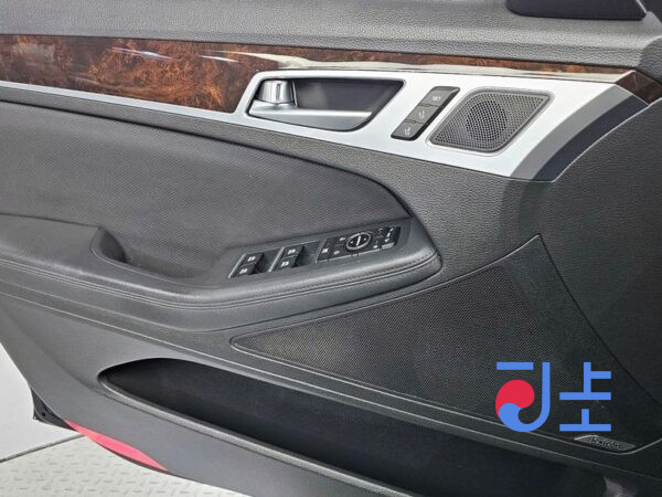 Hyundai Genesis black - KMHGM41DBGU125517 - Image 14