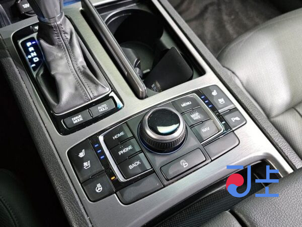 Hyundai Genesis black - KMHGM41DBGU125517 - Image 18