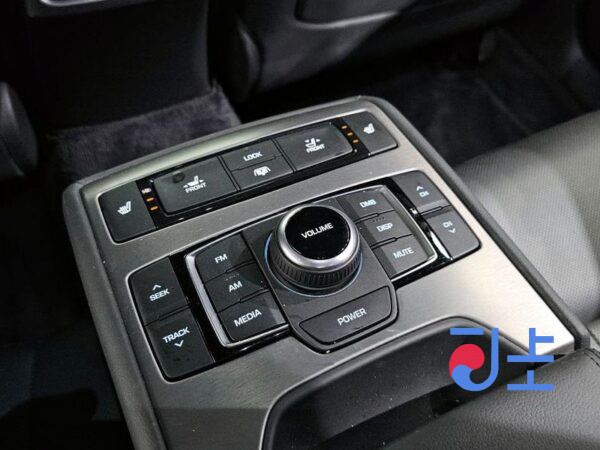 Hyundai Genesis black - KMHGM41DBGU125517 - Image 19