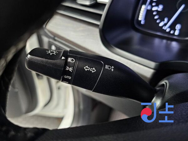 Kia K7 white - KNALB418BLA211680 - Image 17