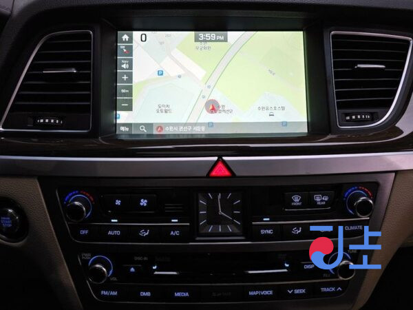 Hyundai Genesis white - KMHGM41DDFU055765 - Image 14