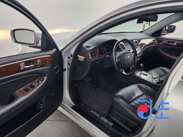 Hyundai Genesis silver - KMHGB41AP9U045455 - Image 10