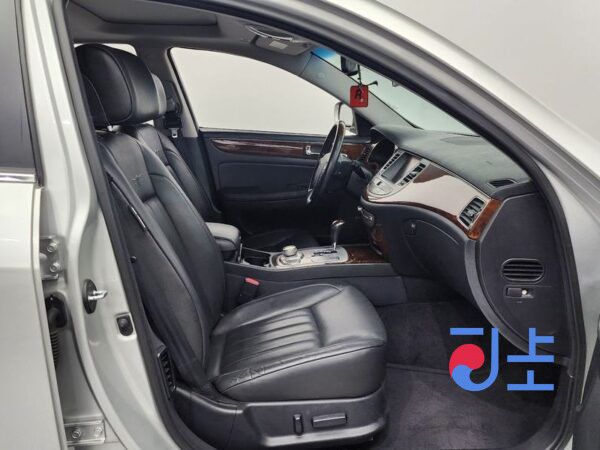 Hyundai Genesis silver - KMHGB41AP9U045455 - Image 11
